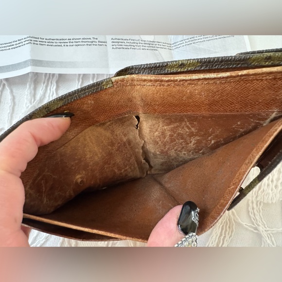 LOUIS VUITTON MONOGRAM ELISE COMPACT WALLET - Picture 17 of 17